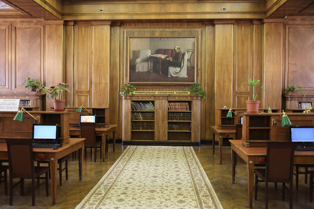 دسترسی به تمام دیتابیس کتابخانه و نیز کتابخانه‌های متصل به کتابخانه دولتی روسیه از طریق رایانه‌های نصب‌شده در اتاق‌های مخصوص مهیا است