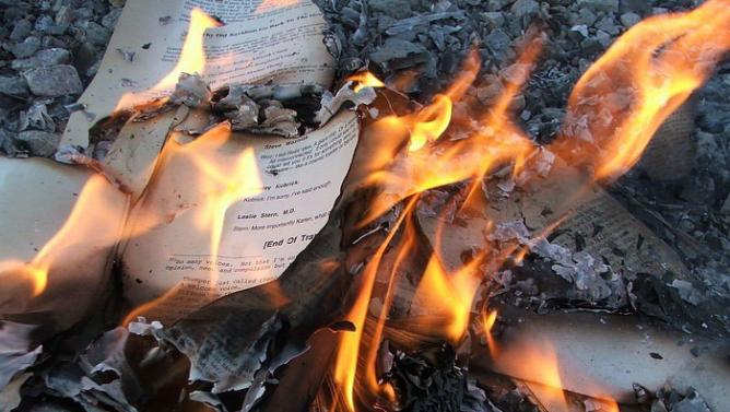 آتش زدن کتابخانه موصل توسط داعش