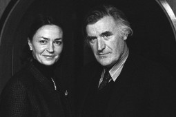 «تد هیوز» (راست) و همسرش «کارول رکس»