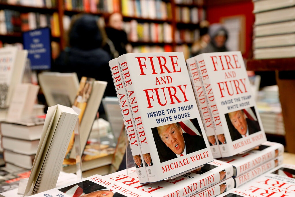 «آتش و خشم» مایکل وولف در یک کتابفروشی در نیویورک در سال ۲۰۱۸