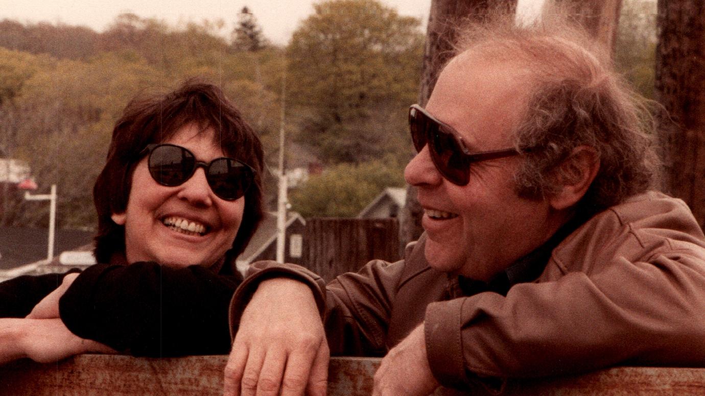 مارشال سالینز و همسرش، باربارا، اواسط دهه ۱۹۷۰